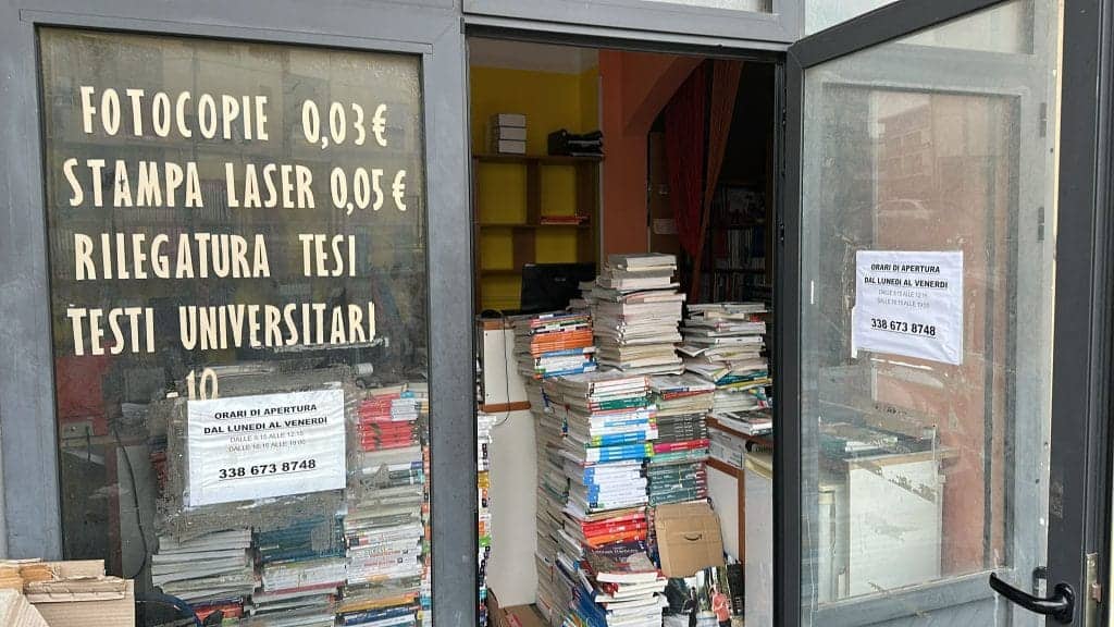 Libri e materiali scolastici disponibili presso Mondo Libri Catanzaro, negozio di libri e cancelleri.